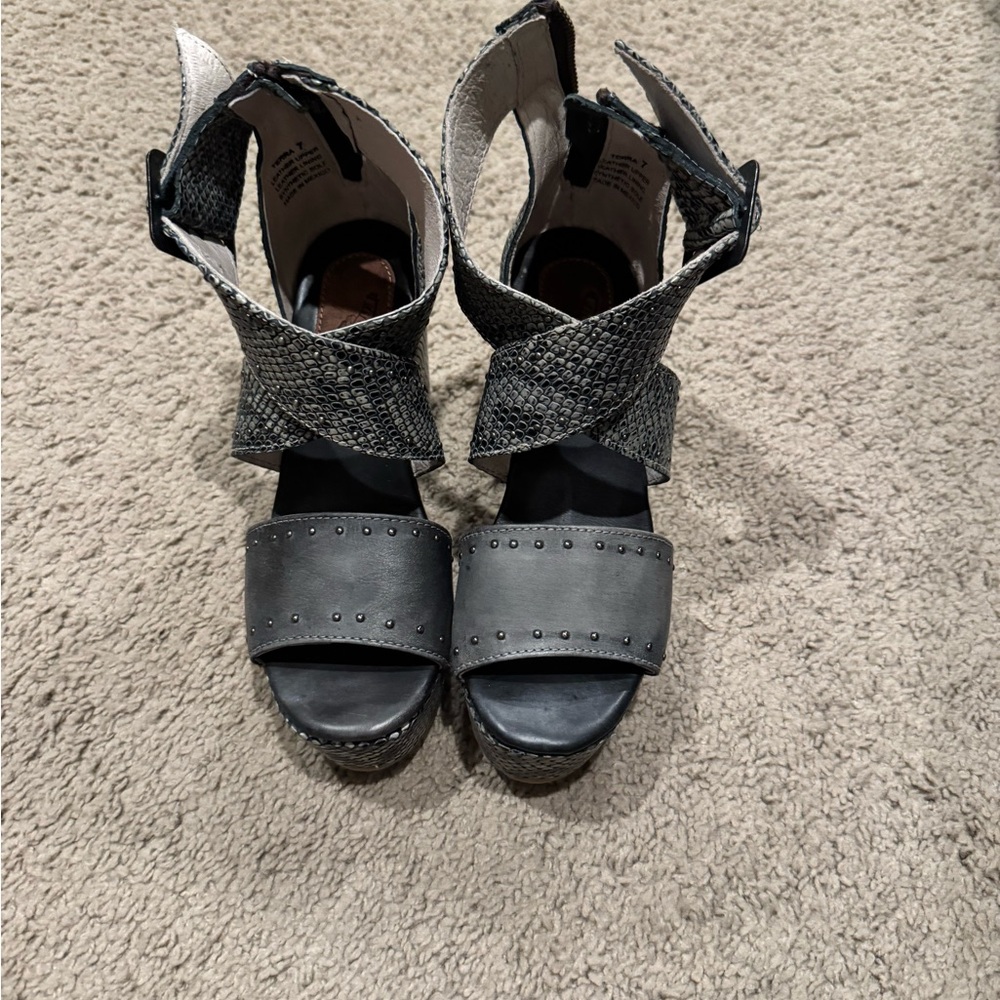 Olive terra size 7